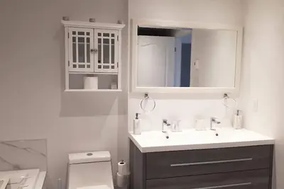 Image de Cute & Spacious 2 bedrooms Condo + Parking - Walking distance to Olympic Stadium