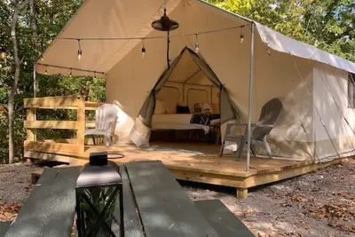 Image de Luxury Spacious Glamping, Lake View, Grill, Pool, Pet Friendly, Swim