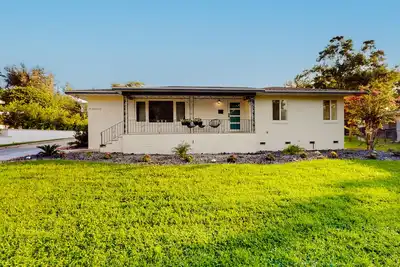 Image de Hollingsworth Place | House in Lakeland near Lake Hollingsworth with a yard