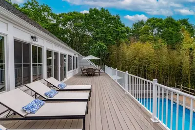 Image de Renovated home near ocean with private pool, grill, deck, patio