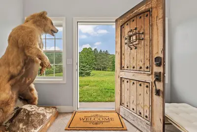 Image de Country Castle Retreat! Beautiful 4600+ sq 4 bd 4 bath sprawling country estate!