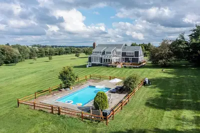 Image de 5 bedroom, 14 acre private estate