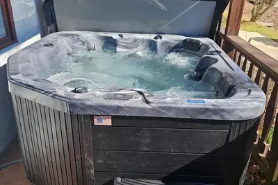 Image de 4 bedrooms, Walking distance Dt Helen + Hot Tub + 2 King + River Access