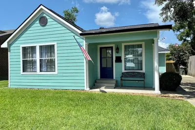 Image de The Cajun Cottage - Downtown Cottage