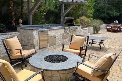 Image de Beautiful Large Executive Home inside the Gates of Pebble Beach