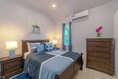 Image de Modern, stylish, peaceful apartment with a great view!