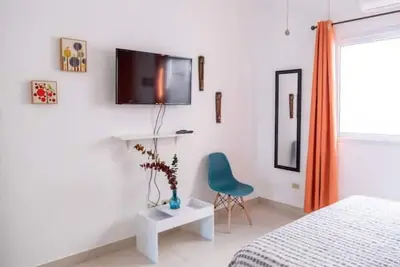 Image de Cozy one bedroom studio with kitchenette\n
