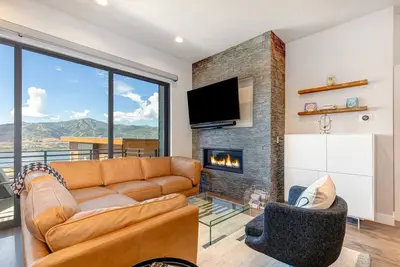 Image de On Top of the Mountains | Brand-new townhouse in Hideout with hot tub