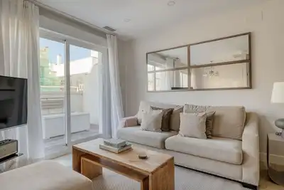 Image de Sunny Lista 2br w/ Doorman, by Blueground