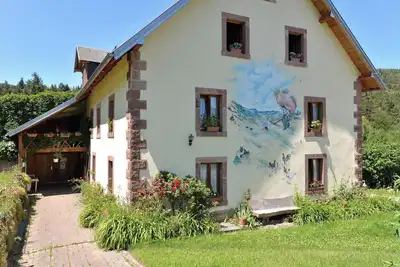 Image de Petite maison \"Les Hirondelles\" avec vue sur les montagnes, jardin partagé et Wi-Fi