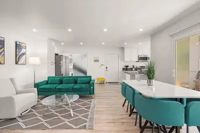 Image de Luxury Escape w/ Private Balcony & Free Parking #3