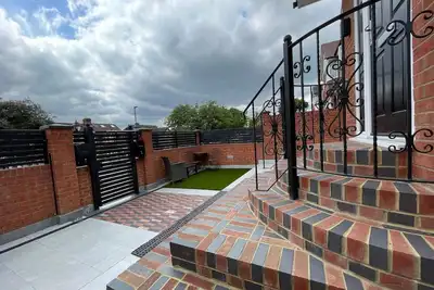 Image de Maison de vacances Greenford pour 1 - 12 personnes avec 6 chambres à coucher - Maison jumelée
