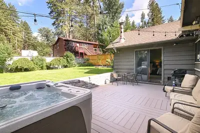 Image de Cw161. . . . \"The Cottonwood\" -Private Hot Tub: 4 Br, 2 Ba House in Stateline, Sleeps 10