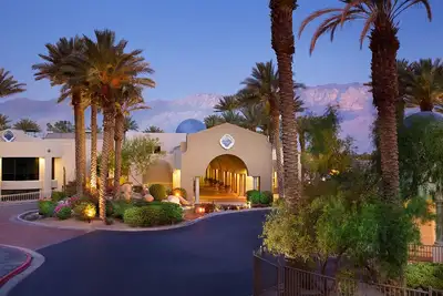 Image de Coachella Villa with Hotel Style Amenities - Pool, Linens, Minutes to Festival