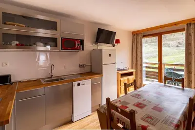 Image de À 50m des pistes de ski, 3ème étage, vue pistes de ski, piscine, balcon, télévision, casier à ski