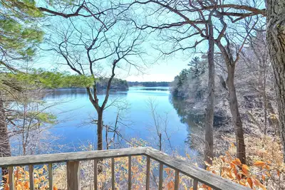 Image de Lake Cochituate Waterfront Home