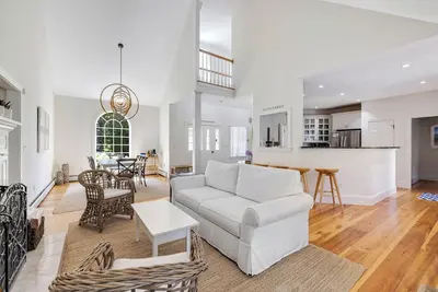 Image de Steps from the beach in Kennebunk, large, family home