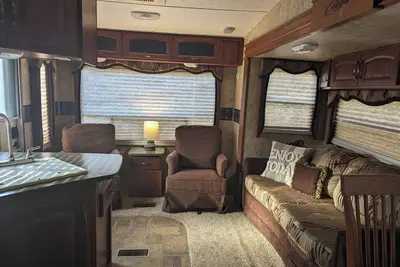 Image de Cozy camper w\/fire pit, only 17 min from Ky Lake!