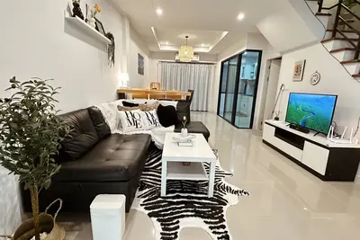 Image de Cozy townhome/2km to Airport, 10 Mins to Nimman, Old Town/sleep 10