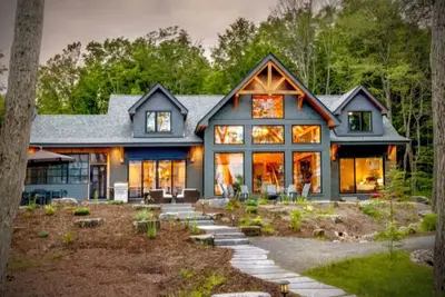 Image de Recently built high end very private Lakefront family cottage