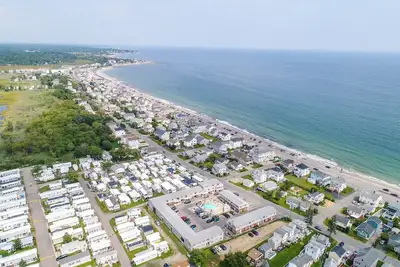 Beach Condo Minutes from the Ocean!