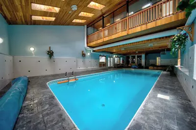 Image de Huge House Sleeps 22 Indoor Pool/hottub/gym/sauna/basketball court/play ground/