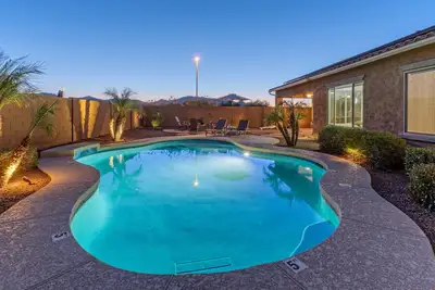 Image de Surprise: One Story, Mt Views, Games, Pool w/Optional Heat, Spa, Outdoor Wood Fireplace & Gas Grill