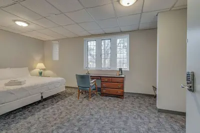 Image de Historic Converted Dorm Room in Great Dt location!