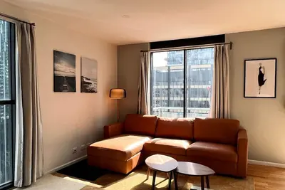 Image de Bright Spacious Loft with Free Parking and Work Space