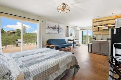 Image de Comfy West Cabin nestled in Tombstone's Historic District! Pet Friendly!