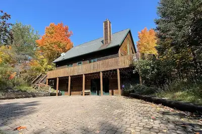 Image de Serene lodge in the forest