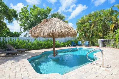 Image de New Tropical House in Bokeelia w/pool, mooring post, access to the Gulf of Mexico