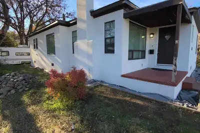 Image de Spanish Revival Bungalow in Downtown Redding