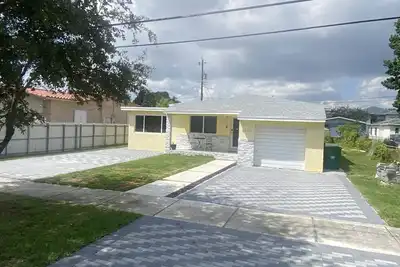 Image de We are centrally located. 5 mins from Mia airport 10-15 mins from Port of Miami!