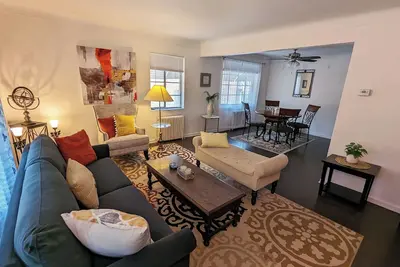 Image de Beautiful 2Bd, 1 Bt house - close to Promedica