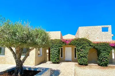 Image de Einzigartige Villa in der Nähe des Ozeans Großzügiger Poolbereich