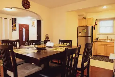 Image de Cosy family friendly house in diverse and dynamic downtown Silver Spring!