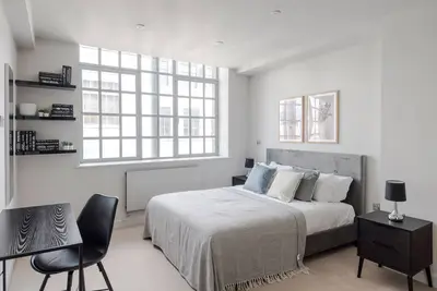 Image de The Eyre Suite Three - Farringdon - by Frankie