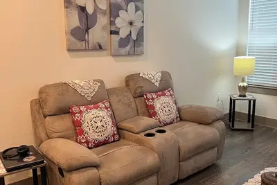 Image de Lovely 1 Br 1Bath in a Convenient Location - Huge Fall Discount