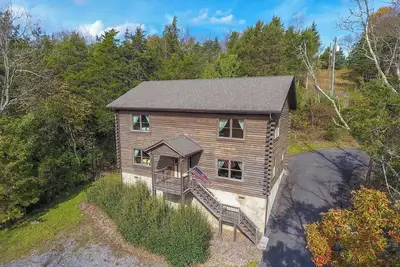 Image de Cabin 80, Luxury 6 bedroom 3 bath Cabin minutes from Downtown Lexington!