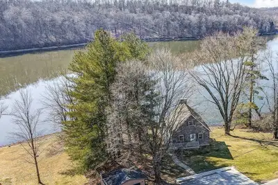 Image de Lakefront Home: Fishing + Kayaking + King Bed + Hot Tub