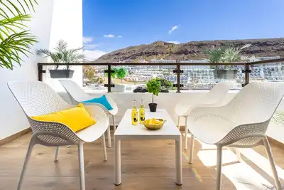 Image de 5min walk from the beach! Modern renovated apartment with pool. Casa Lola