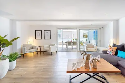 Image de 5min walk from the beach! Modern villa with pool. Completely renovated.