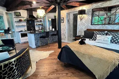 Image de Romantic Couples Cabin in Big Canoe, Lake & Mountain View, Hot Tub, Gas Logs
