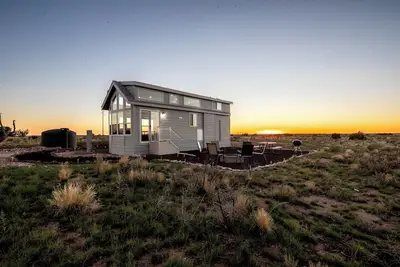 Image de New Tiny Home on Private 1 Acre with Power, Ac/Heat, Starlink Internet