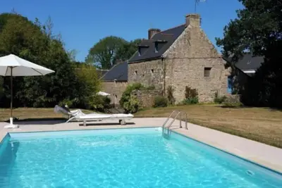 Longère de caractère près d'Auray avec piscine