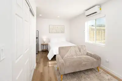 Image de New Private, Convenient Studio Apartment