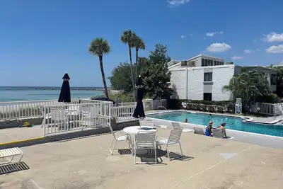 Image de Steps to the Beach Bike to Main Street Walk to jetties\n1000 off April and May