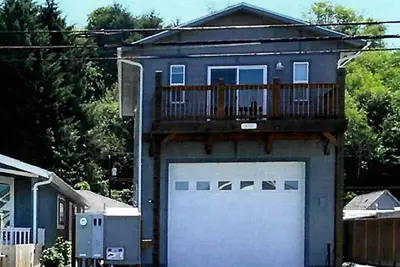 Image de 800 sq ft New Home within 2 blocks of town, sand dunes, Umpqua River, and marina