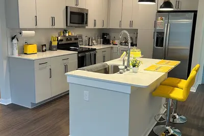 Image de Luxury Apartment with Garage and Washer/Dryer